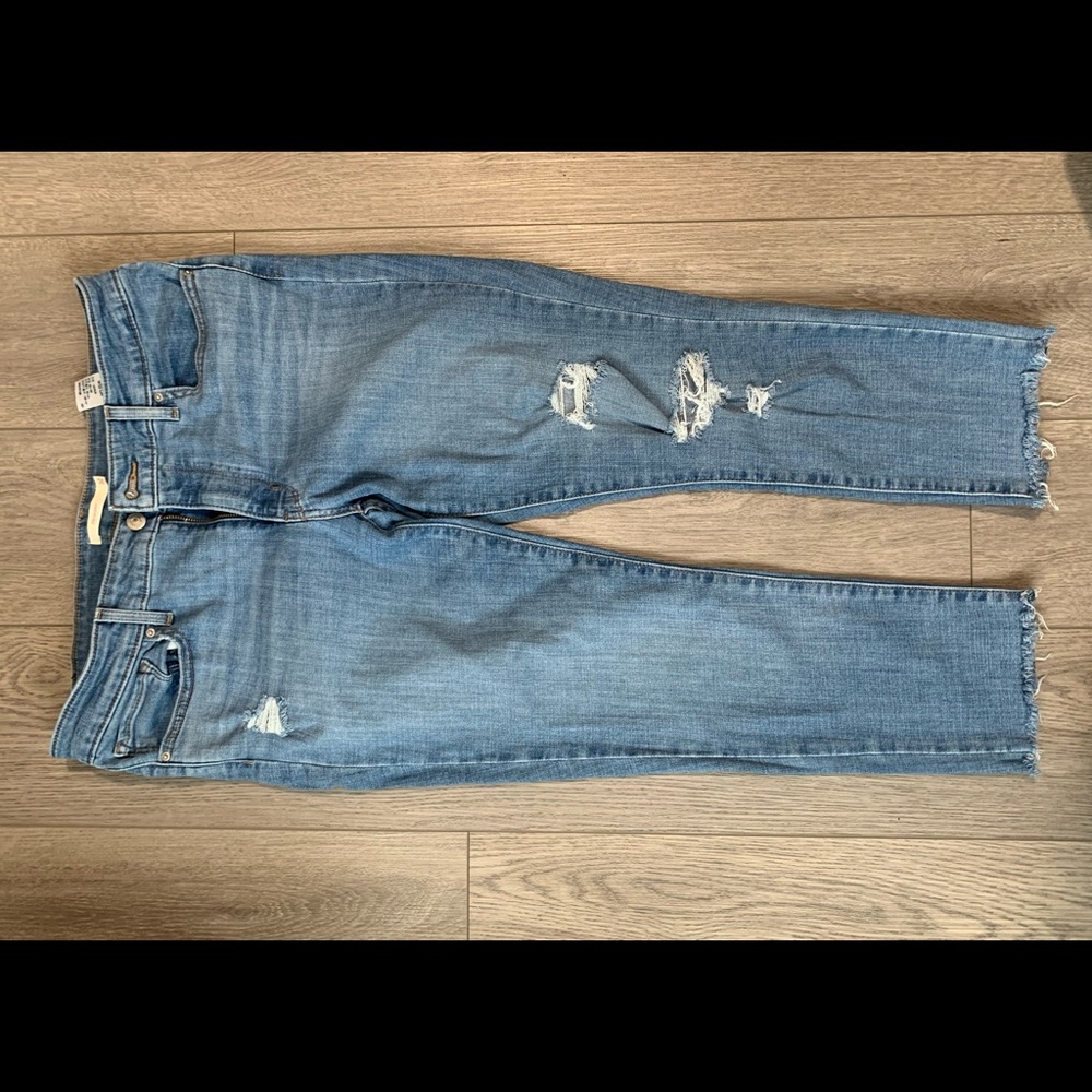 Levi’s light washed skinny jeans, size 32